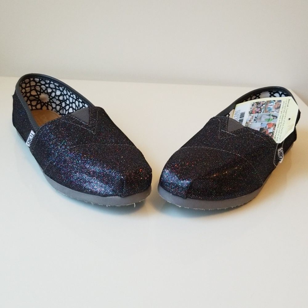 Women's Tom's shoes, NWT